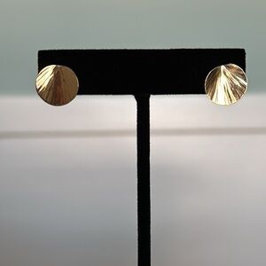 Radiant 14k organic gold disc earrings shell starburst pattern solid gold